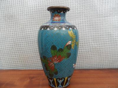 tag et billede lettelse Intermediate Chinese metal cloisonne vase