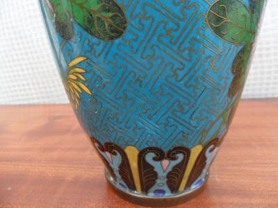 tag et billede lettelse Intermediate Chinese metal cloisonne vase