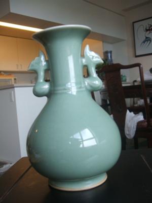 Longquan celadon glazed vase, Ming dynasty