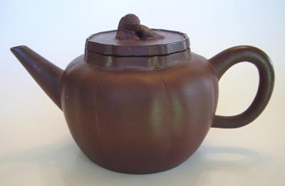 Teapot with square seal posted earlier