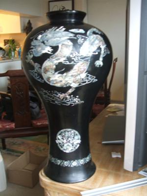 front vase nothing on the back