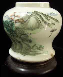 Qianjiang landscape on jar